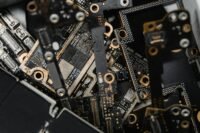 Apple diversifie ses puces : Intel et Samsung dans la course