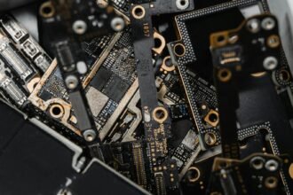Apple diversifie ses puces : Intel et Samsung dans la course