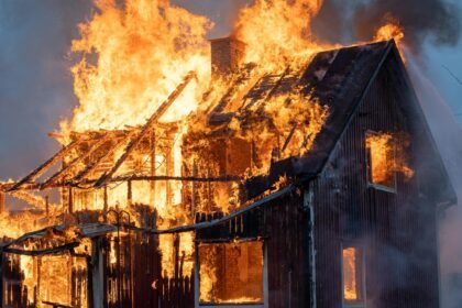 Haute-Vienne : il brûle sa maison en voulant tuer des frelons