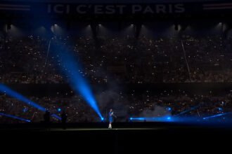 VIDÉO – AmineMaTue émeut le Parc des Princes avec son discours sur la France
