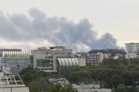 Panache de fumée noire visible depuis Paris lors de l'incendie des Loges-en-Josas le 15 mai 2026