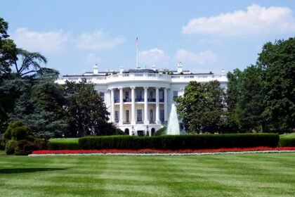 Iran : Trump tranchera dimanche entre accord et frappes