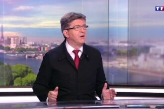 Mélenchon officialise sa candidature à la présidentielle 2027