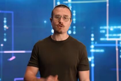 Joshua Weissman teste des gadgets tech de cuisine futuristes dans sa cuisine
