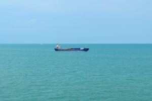 Navires commerciaux en mer — Détroit d'Ormuz