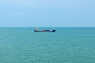 Navires commerciaux en mer — Détroit d'Ormuz