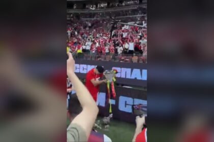 Pablo Solari brise le trophée de la Coupe de Russie avec le Spartak Moscou
