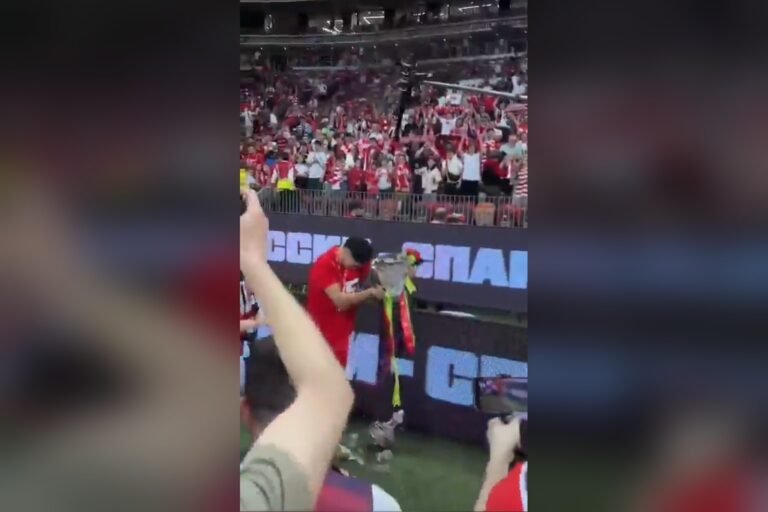 Pablo Solari brise le trophée de la Coupe de Russie avec le Spartak Moscou
