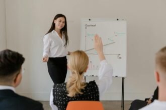 Reconversion professionnelle 2026 : financer sa formation avec le CPF, le dispositif démission et les autres aides