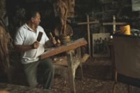 Il sculpte une Renault 6 TL en bois dans les Landes