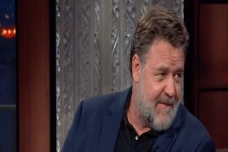 Russell Crowe recadre des fans parisiens qui le bousculent