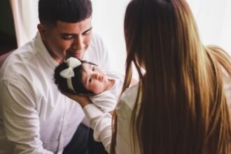 Congé parental 2026 : durée, indemnisation et impact sur la retraite