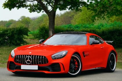 Une Toyota déguisée en Ferrari F355 saisie en Italie