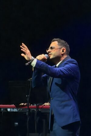 Grégory Bakian séduit Marseille avec son spectacle hommage à Charles Aznavour