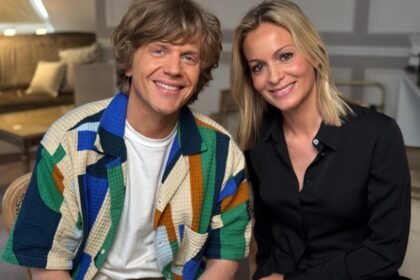 Alex Lutz et Audrey Crespo-Mara pour le Portrait de la Semaine dans Sept à Huit sur TF1