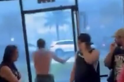 Homme torse nu en kilt expulsé d un Taco Bell en Floride