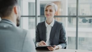 Emploi : ChatGPT cherche un travail et refait votre CV