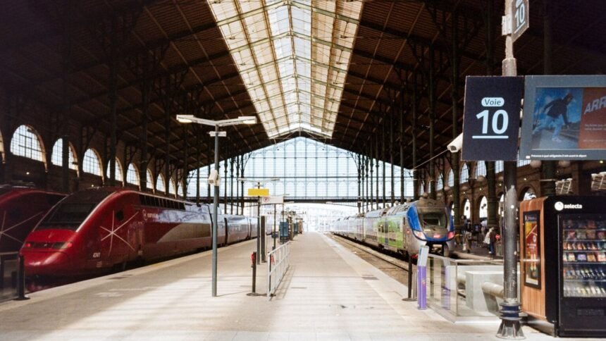 Canicule : la sncf supprime 71 trains et déconseille aux personnes vulnérables de voyager Canicule : la SNCF supprime 71 trains et déconseille aux personnes vulnérables de voyager