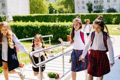 Canicule : 845 écoles et collèges fermés lundi sur décision du ministre Geffray