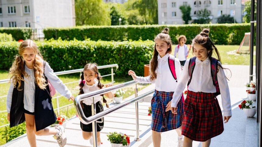 Canicule : 845 écoles et collèges fermés lundi sur décision du ministre Geffray