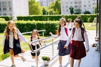 Canicule : 845 écoles et collèges fermés lundi sur décision du ministre geffray trump menace vin français