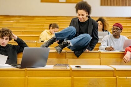 Universités : un rapport propose de quintupler les frais d'inscription Universités : un rapport propose de quintupler les frais d’inscription