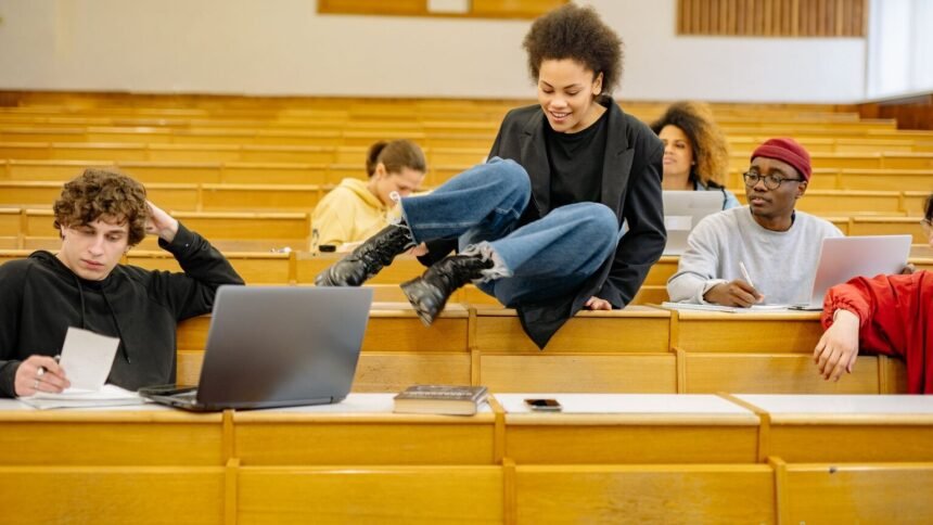 Universités : un rapport propose de quintupler les frais d'inscription Universités : un rapport propose de quintupler les frais d’inscription