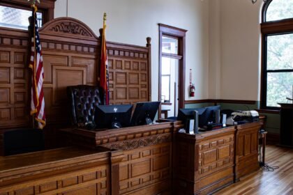 « Justice pénale morte » : avocats et magistrats en grève contre la réforme Darmanin