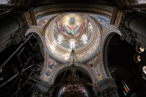 Ukraine : la cathédrale de la dormition ravagée par les flammes après une frappe russe massive baccalauréat canicule Poitiers