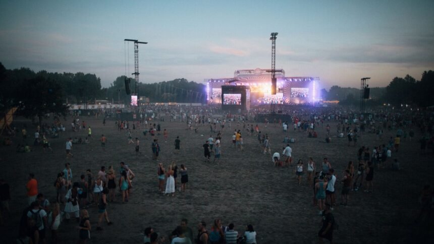 Fête de la musique : le préfet interdit le concert de lfi, mélenchon dénonce un « scandale démocratique » Fête de la musique : le préfet interdit le concert de LFI, Mélenchon dénonce un « scandale démocratique »