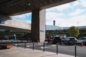 Grève aux aéroports parisiens : cinq syndicats unis contre le durcissement des badges actualité en direct