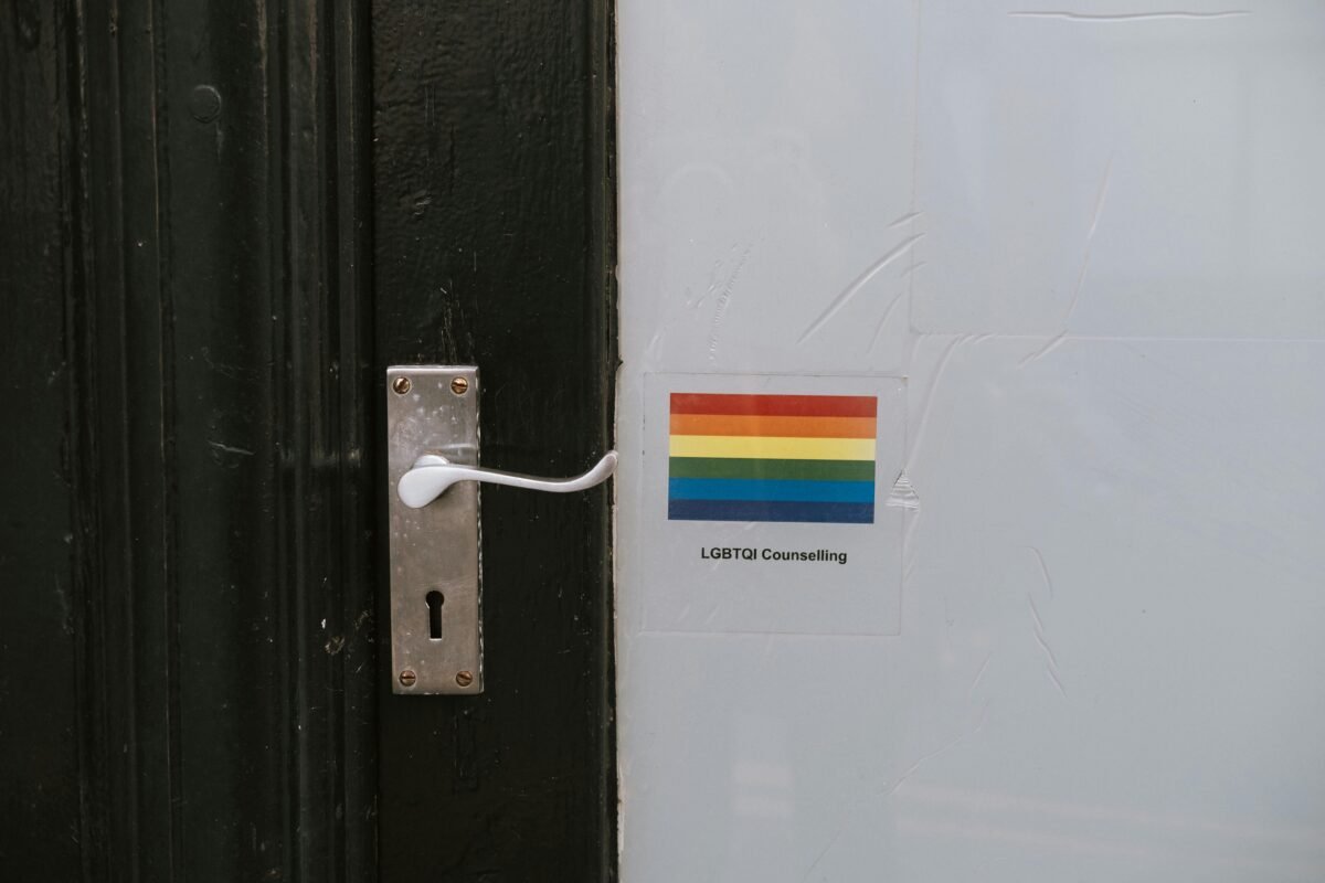 Ewan Ange, TikTokeur marseillais, roué de coups dans un McDonald’s dans une agression homophobe