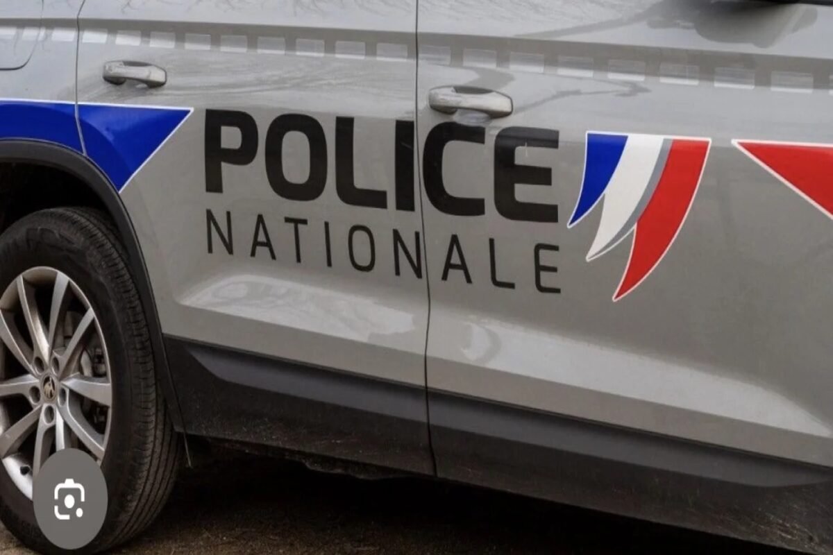 Voiture de police nationale lors d'une opération de recherche dans le Gard