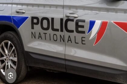 Voiture de police nationale lors d'une opération de recherche dans le Gard