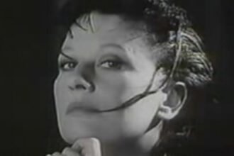 Guesch Patti, chanteuse de « Etienne », capture extraite d'un clip M6 Music