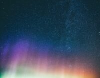 Horoscope du mardi 23 juin : ce que disent les astres Ciel étoilé avec constellations et aurore - horoscope du jour