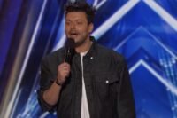 Kev Adams sur scène lors de son audition dans America's Got Talent saison 21 sur NBC