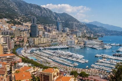 Explosion à Monaco après le dépôt d&rsquo;un sac à dos piégé : trois blessés, un suspect en fuite