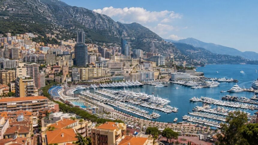 Explosion à monaco après le dépôt d'un sac à dos piégé : trois blessés, un suspect en fuite Explosion à Monaco après le dépôt d’un sac à dos piégé : trois blessés, un suspect en fuite