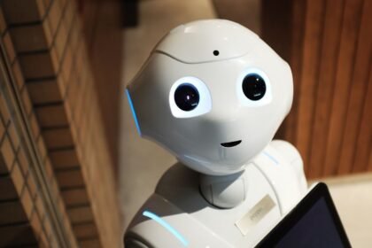 Noam Shazeer, pilier de Gemini, quitte Google pour OpenAI