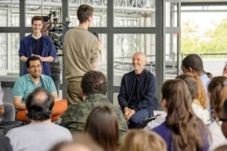 Gad Elmaleh face à la rédaction du Papotin dans Les Rencontres du Papotin sur France 2