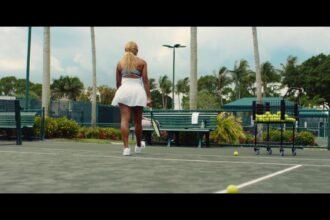 Serena Williams à l'entraînement sur un court de tennis