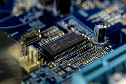 IA open source : Anthropic dément vouloir l'interdire