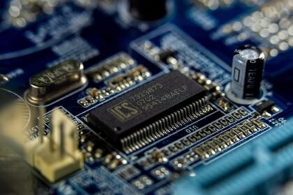 IA open source : Anthropic dément vouloir l&rsquo;interdire