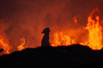 Cher : un incendie menace le site d&rsquo;armement KNDS classé Seveso, une centaine de personnes évacuées