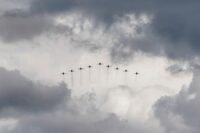 Répétition du défilé aérien du 14 juillet : une centaine d'appareils dans le ciel de paris ce jeudi vente, enchères, profit, monde, contre