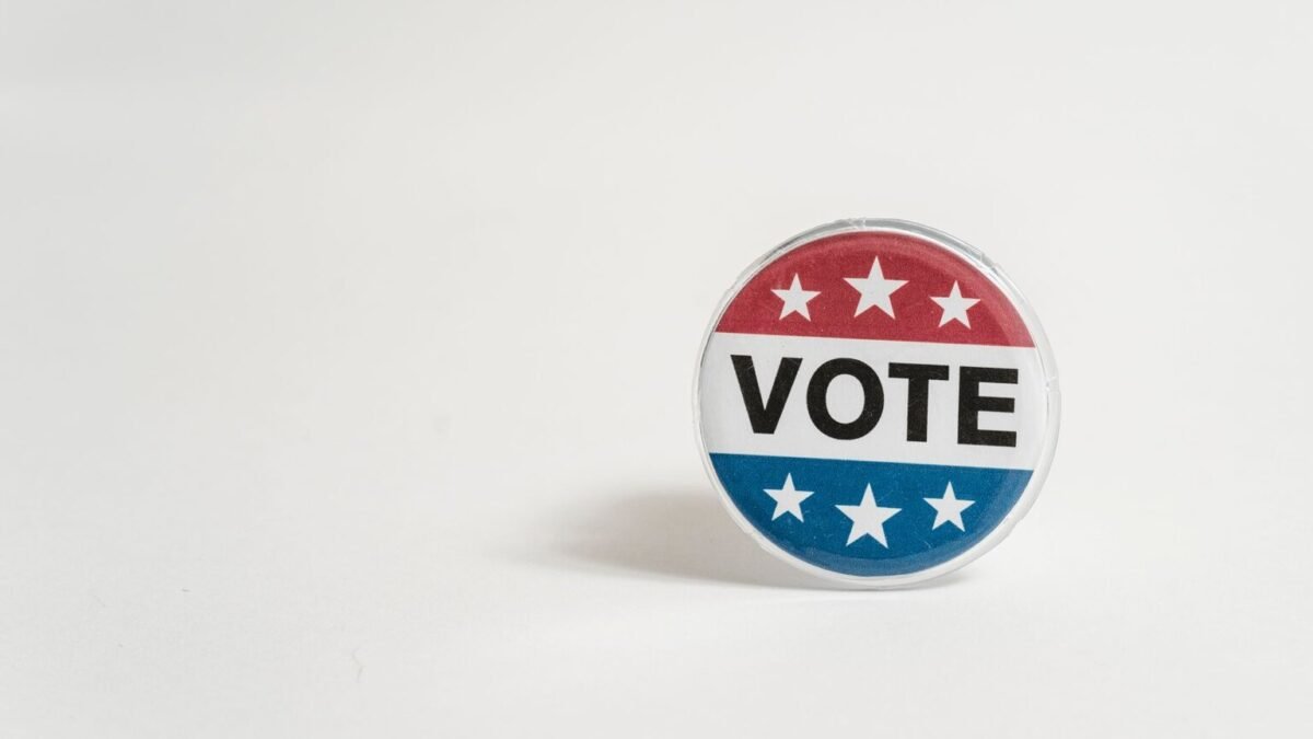 Présidentielle 2027 : les militants PS optent pour une primaire fermée, Faure mis en minorité