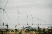 L’ue valide 63 milliards d’euros pour onze parcs éoliens offshore en france netflix, tf1, srsquoassocient, série, inspirée