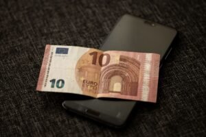 Euro numérique : la bce sélectionne 36 prestataires pour son pilote exposition, précoce, enfants, écrans, sénat