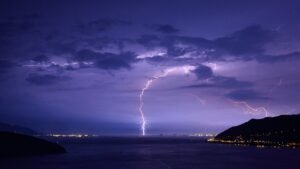Météo : neuf départements en vigilance orange aux orages pour ce mercredi exposition, précoce, enfants, écrans, sénat
